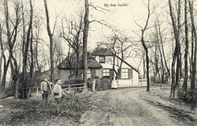 13708 Gezicht op de linkergevel van het zomerhuis (links) en de voorgevel van de boerderij (rechts) De Twaalf Gaarden ...
